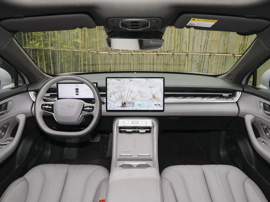 Передняя панель Roewe M7 DMH с центральным экраном